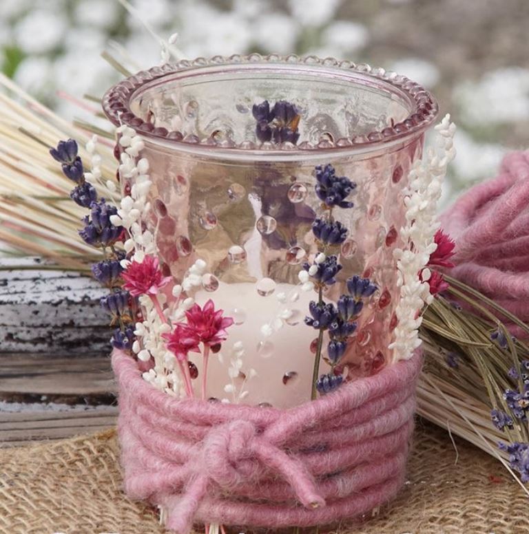 Tischdeko Hochzeit mit Trockenblumen und Glasvasen Glasflaschen Glaswürfel