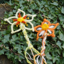 Blumenstecker aus Wollfilz mit Draht, Blumen basteln mit Wolldraht, Frühlingsdeko und Sommerdeko