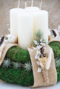 DIY Adventskranz, Mooskränze mit Trockenblumen und Wollband, modern im Boho Style selbermachen